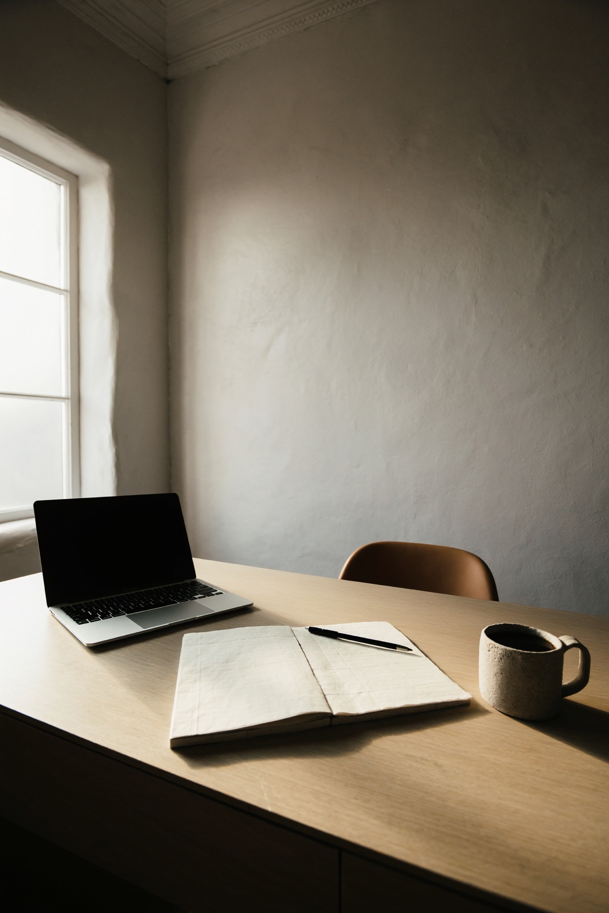 Warm desk prepared for a brand working session